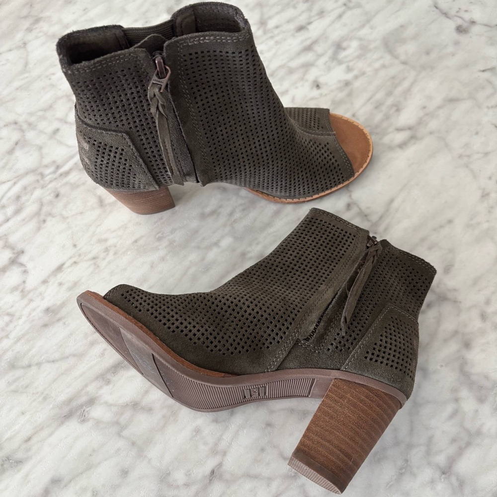 • [TOMS] Heeled Boots •